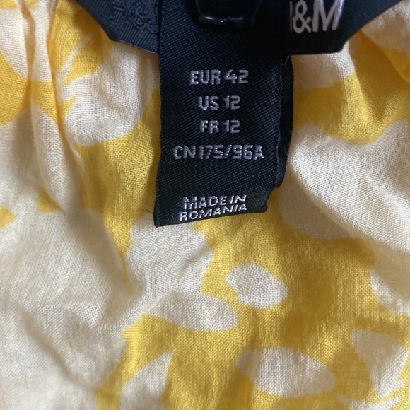 H&M Yellow & White V-Neck 3/4 Sleeve Shirt Dress - Picture 9 of 9